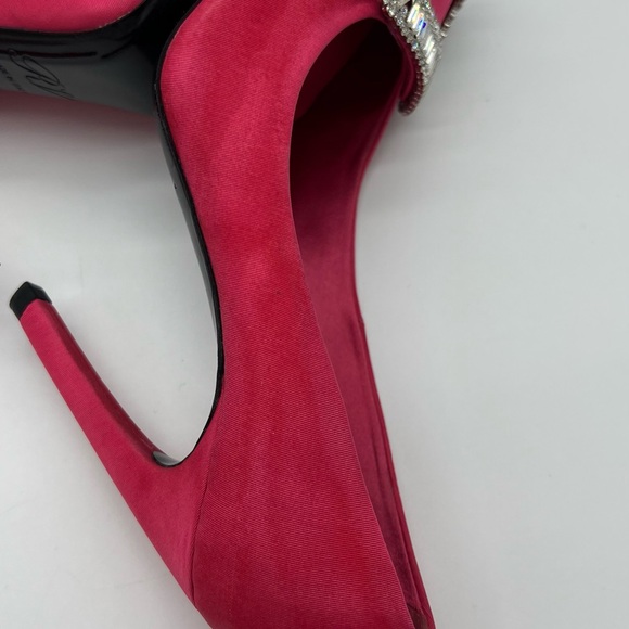 Authentic New Roger Vivier embellished crystal buckle pumps - Picture 14 of 17